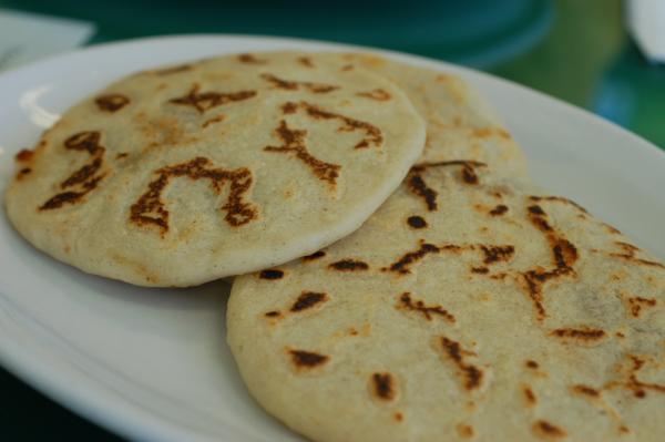 Die Vielfalt der Pupusas: El Salvadors beliebtes Nationalgericht