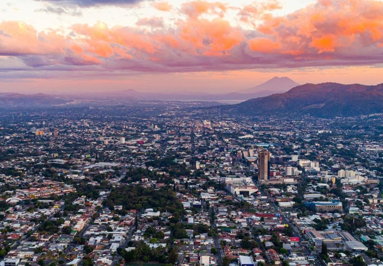 Die Hauptstadt San Salvador: Stadtteile, Kunstmärkte und Street Art erleben