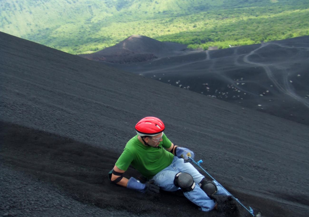 Sandboarding auf dem Vulkan Cerro Negro: Adrenalin auf schwarzer Asche