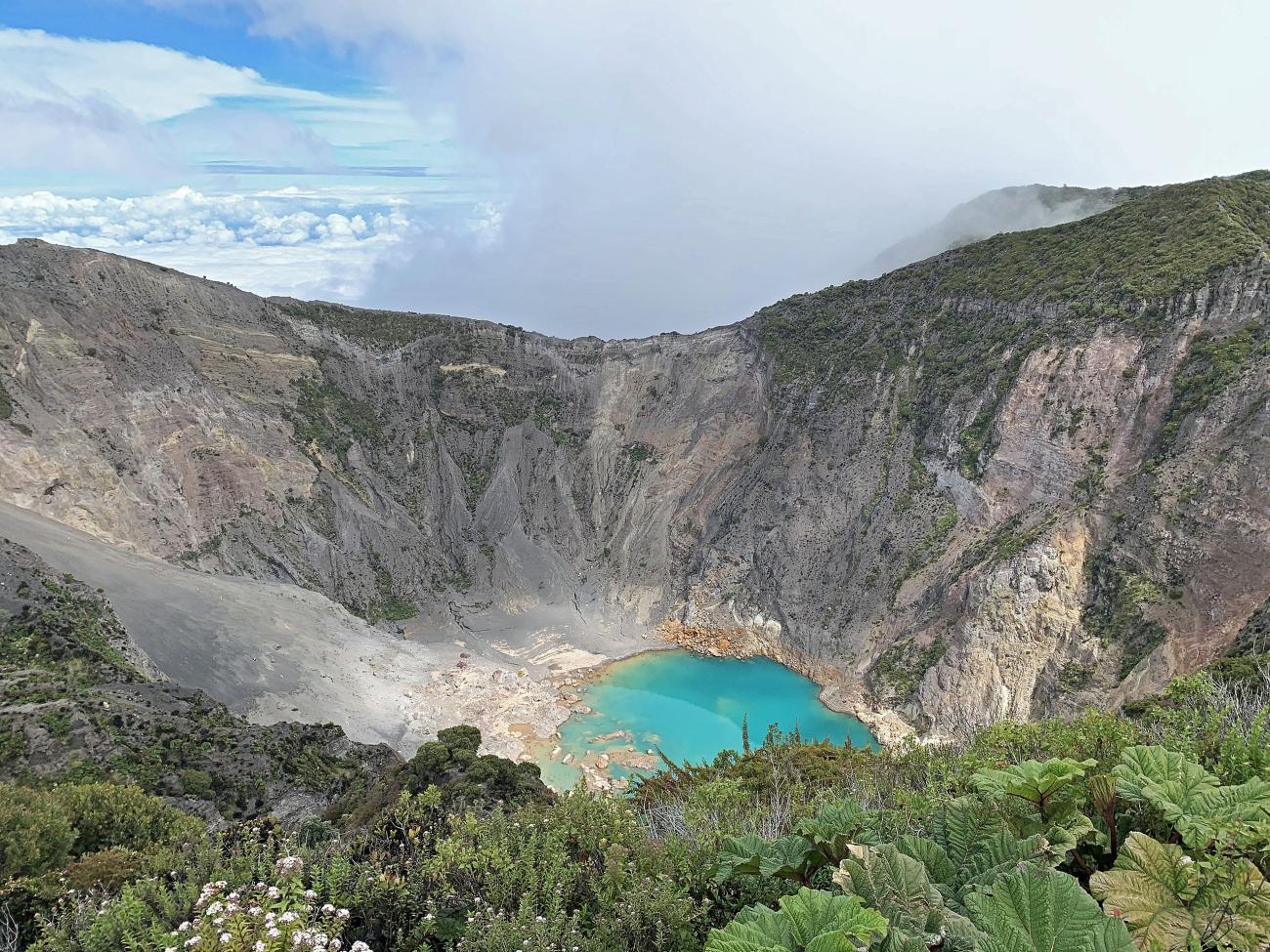 Irazú: Der höchste Vulkan von Costa Rica mit einem grünen Kratersee