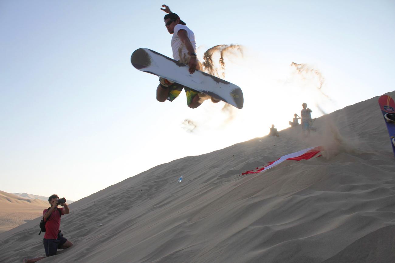 Sandboarding und Buggy-Touren in den Dünen der Huacachina-Wüste